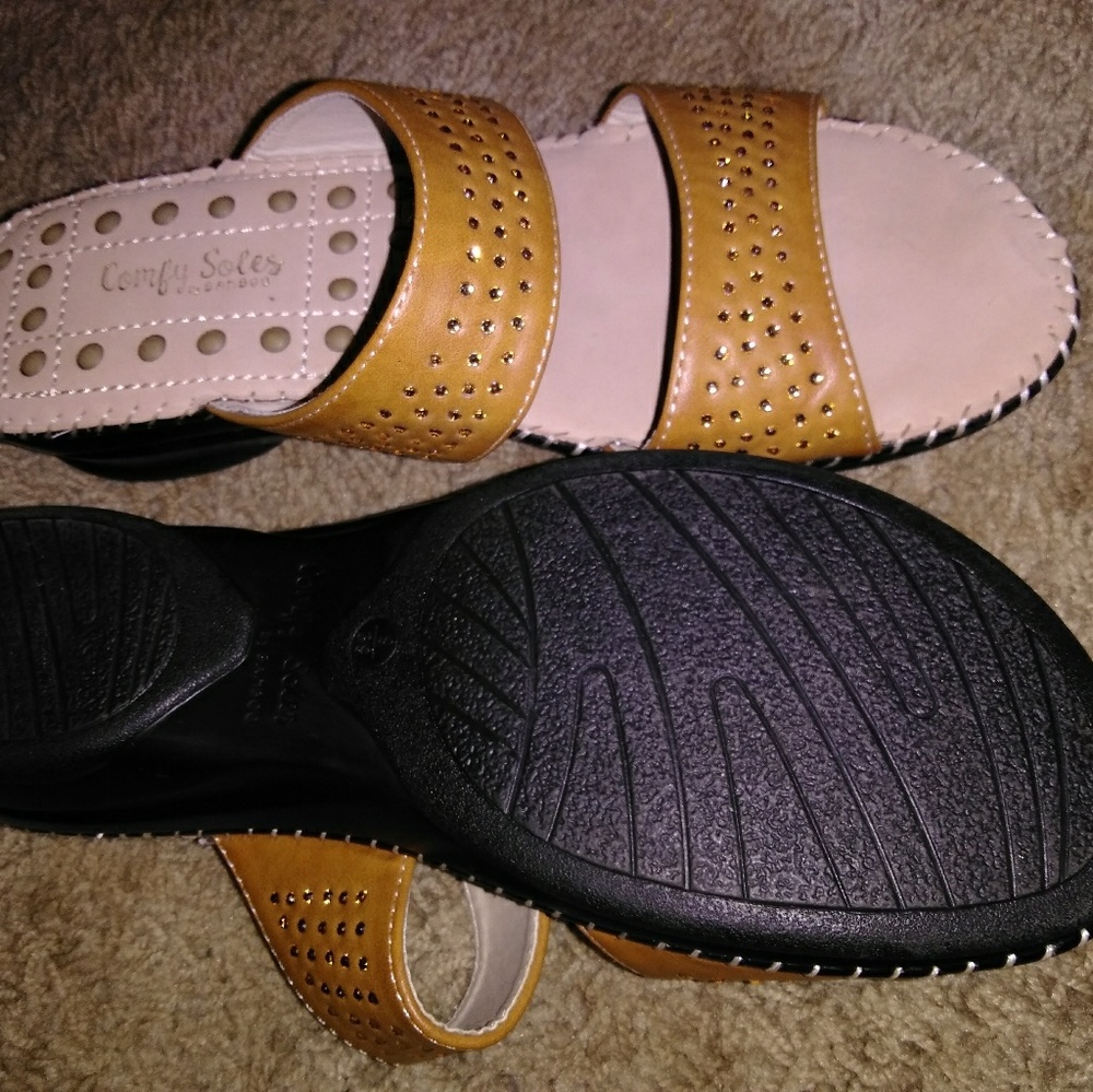 Sandals - Picture 2 of 6